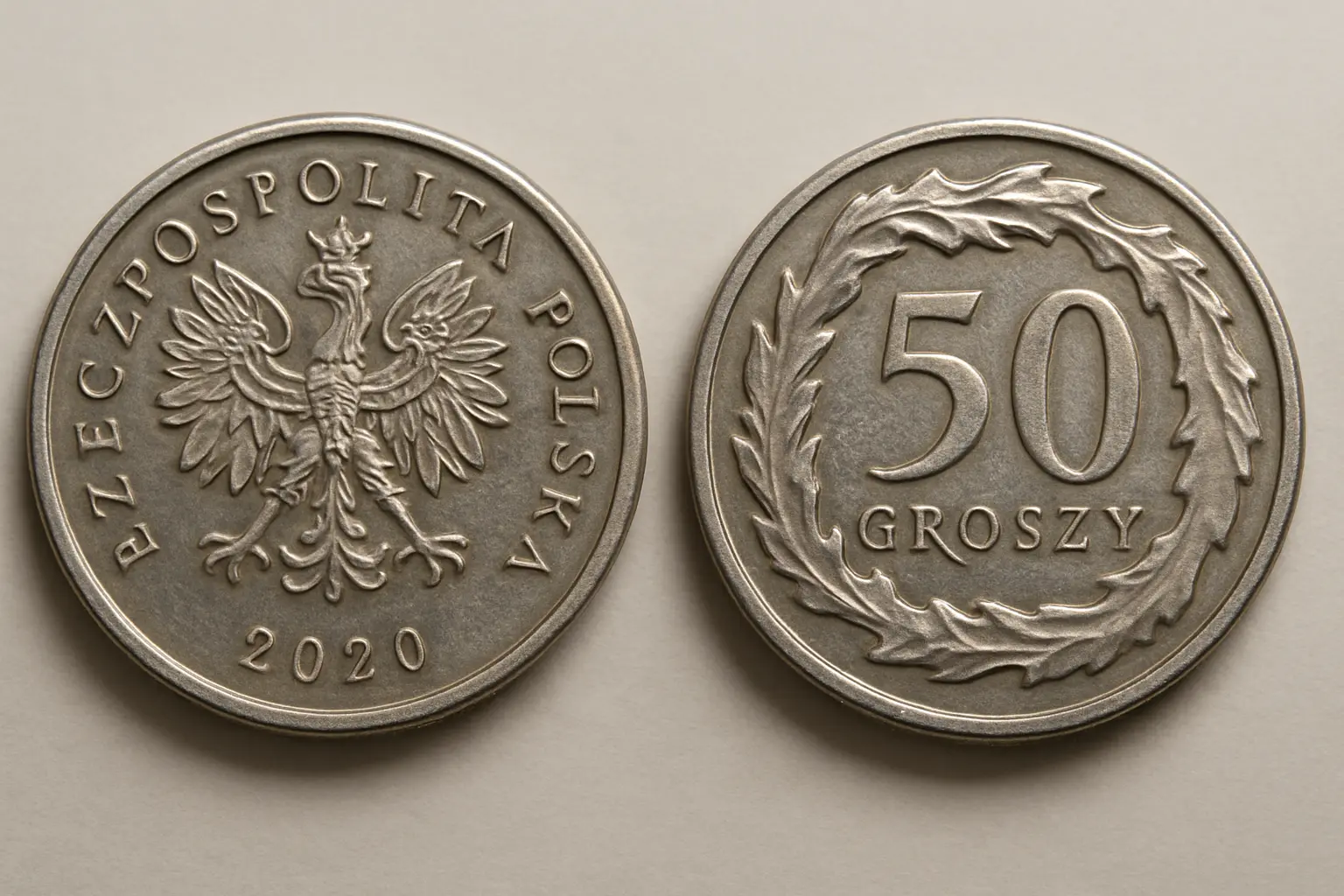 Z jakiego stopu wykonano 50 groszy i jakie ma wymiary?